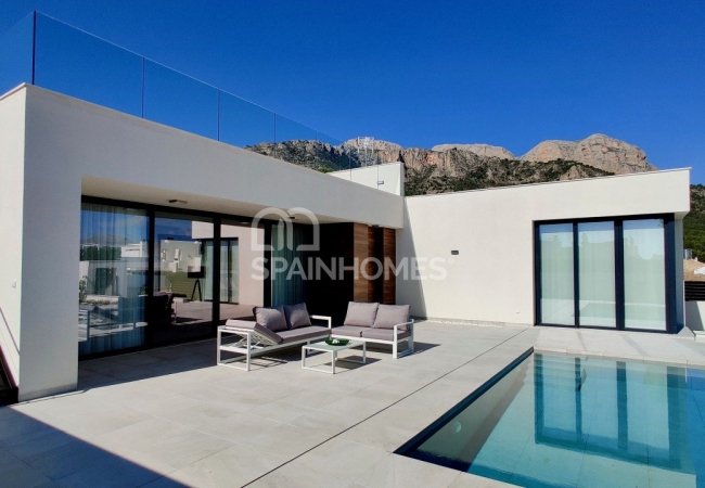 Brand-new Villas 10 Minutes to the Beach in Polop