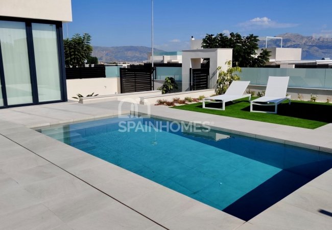 Brand-new Villas 10 Minutes to the Beach in Polop