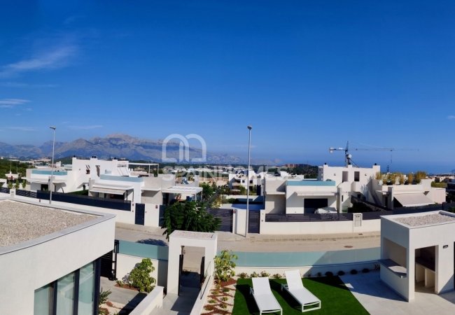 Brand-new Villas 10 Minutes to the Beach in Polop