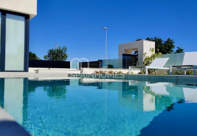 Brand-new Villas 10 Minutes to the Beach in Polop