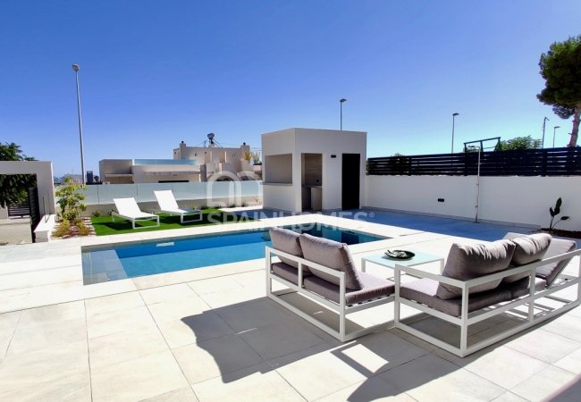 Brand-new Villas 10 Minutes to the Beach in Polop