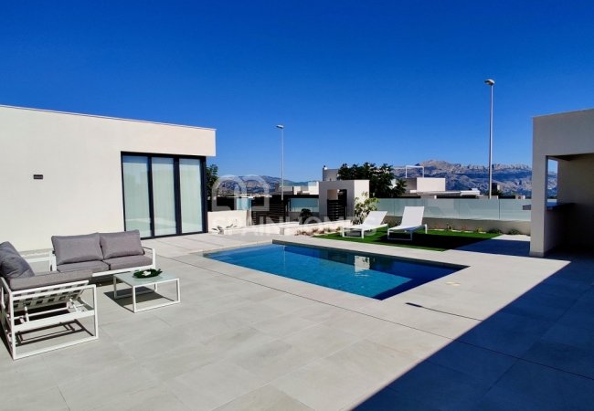 Brand-new Villas 10 Minutes to the Beach in Polop