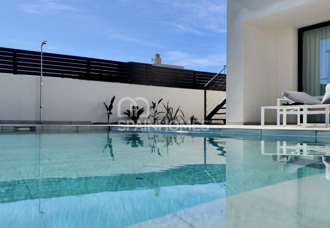 Brand-new Villas 10 Minutes to the Beach in Polop