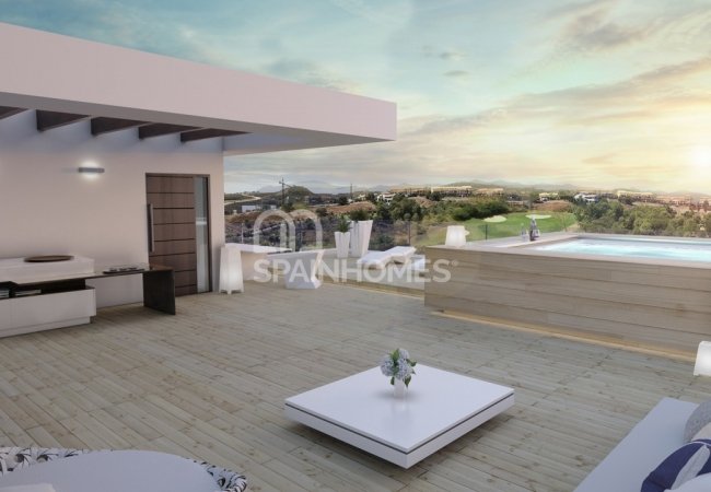 Fantastically Located Detached Villa on the Golf Front in Estepona 2
