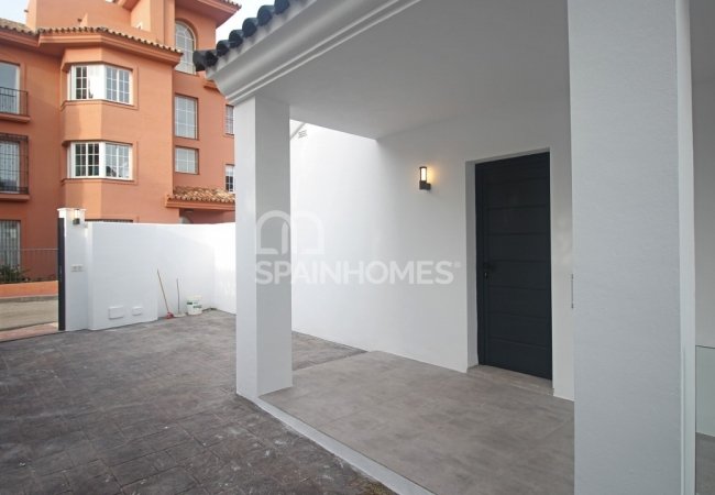 Fuengirola'da Sakin Yerleşim Bölgesinde Modern Villa 8
