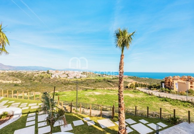 Manilva'da Ayrıcalıklı Konumda Deniz Manzaralı Daireler 24