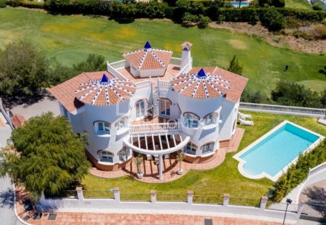 Ayrıcalıklı Konumda Golf Sahasına Sıfır Deniz Manzaralı Villa 3