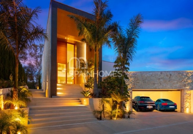 Well-located Prestigious Villa with Sea Views in Benahavis 4