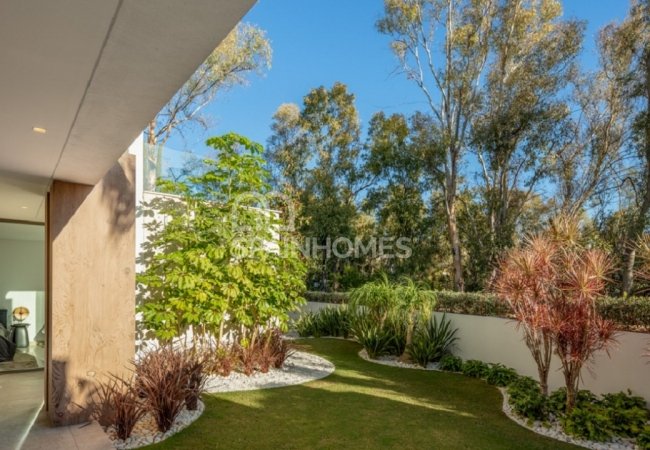 Well-located Prestigious Villa with Sea Views in Benahavis 6