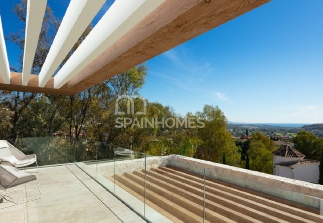 Well-located Prestigious Villa with Sea Views in Benahavis 7