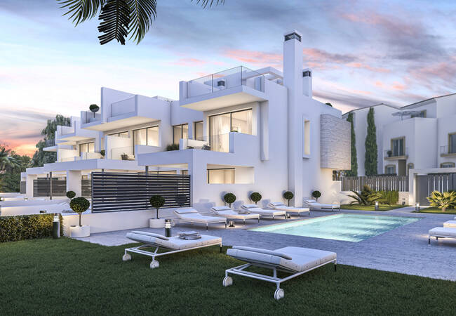 Newly Built Townhouses with Matchless Sea View in Estepona 1