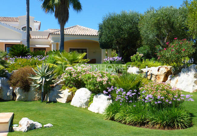 Estupenda Mansión Con Hermosa Piscina En Benahavis 11