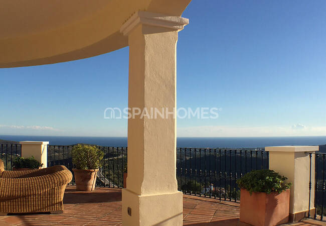 Estupenda Mansión Con Hermosa Piscina En Benahavis 15