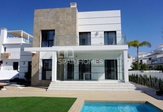 Cdad Quesada İspanya’da Havuzlu Modern Villa 2