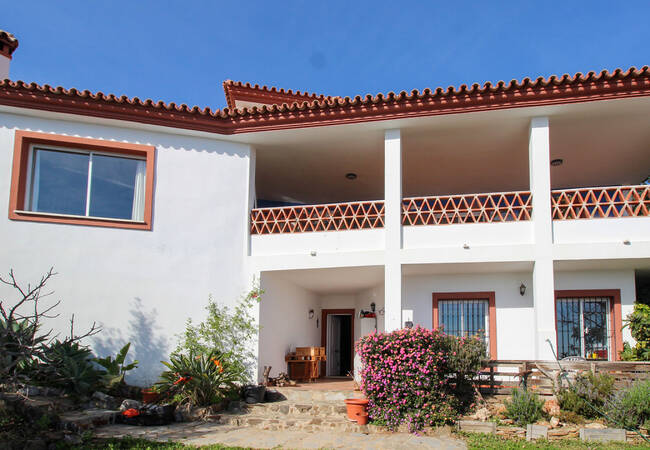 Benalmádena'da Sahile Yakın Taşınmaya Hazır Villa 1