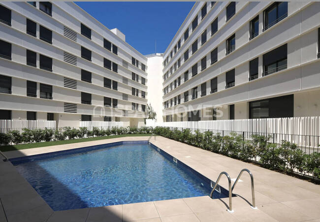Flats in a Beachfront Complex with Swimming Pool in Tarragona 1