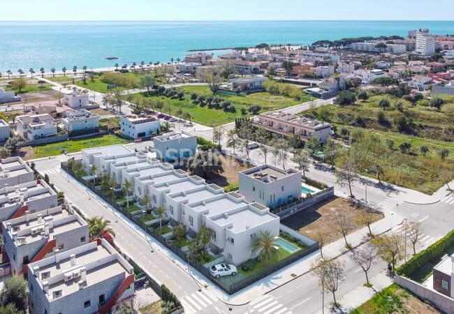 Cambrils'te Havuzlu ve Bahçeli Sitede Yarı Müstakil Evler 3