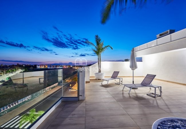 Brand-new Apartments 300 Mt to the Beach in Los Alcázares 3