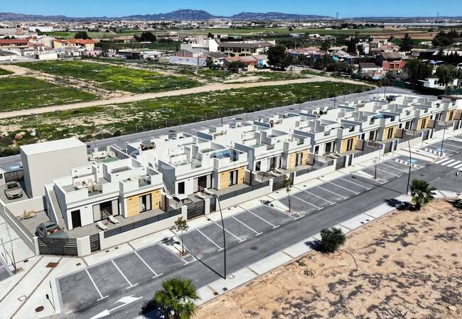 Roldan'da Modern Tasarımlı Ferah ve Şık Müstakil Villalar 2