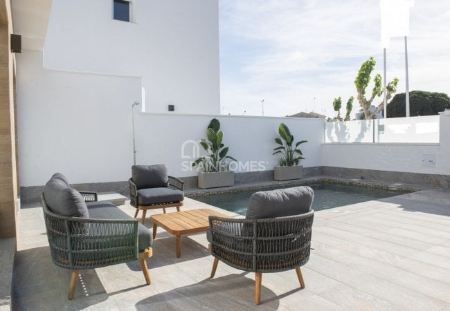 Sun Soaked Houses Near Sea in San Pedro, Costa Calida 3