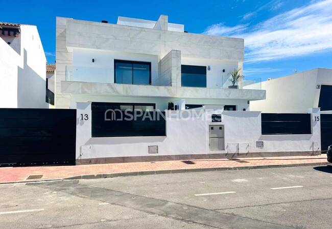 Amplios Adosados Con Solarium En San Pedro 1