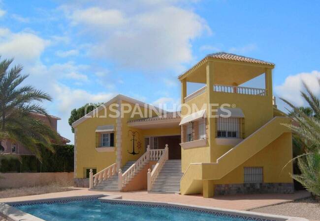 Spacious House with Private Pool in La Manga Cartagena