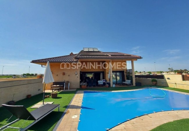 Detached Villa with Extensive Exterior Space in San Javier 3