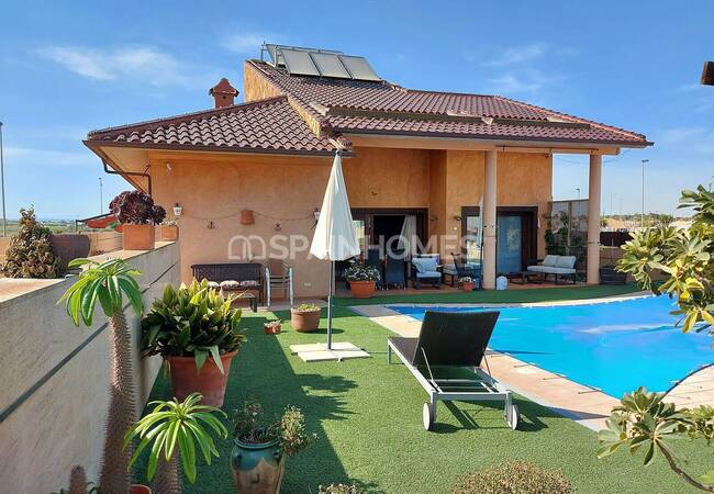 Detached Villa with Extensive Exterior Space in San Javier 4