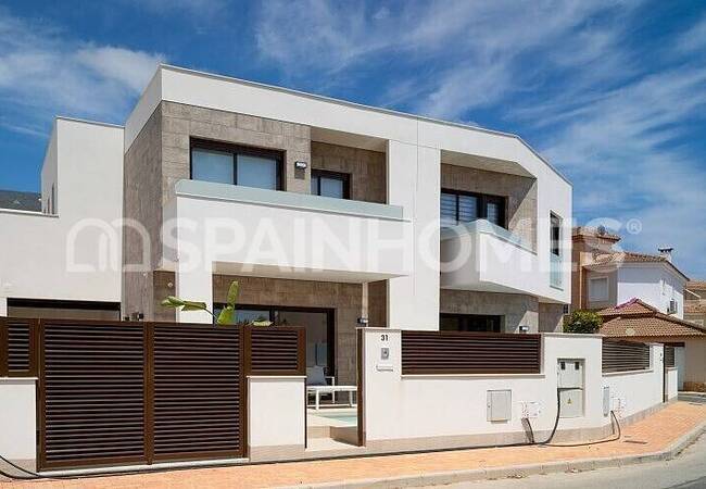 Stylish Townhouse with Private Pool in San Pedro Del Pinatar