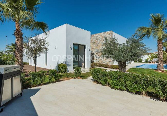 Cartagena'da Plaja Yürüme Mesafesinde Havuzlu Müstakil Villa 4