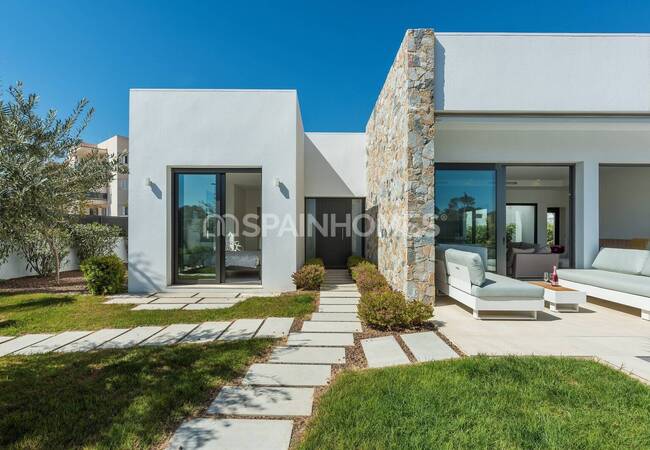 Cartagena'da Plaja Yürüme Mesafesinde Havuzlu Müstakil Villa 1