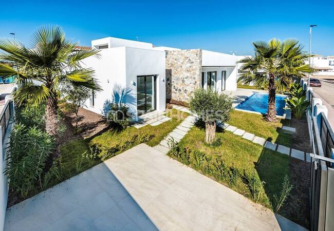 Cartagena'da Plaja Yürüme Mesafesinde Havuzlu Müstakil Villa 6