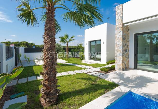 Cartagena'da Plaja Yürüme Mesafesinde Havuzlu Müstakil Villa 11