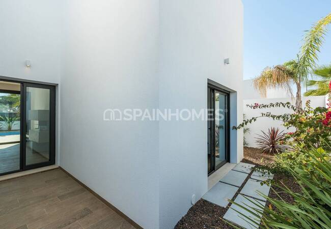 Cartagena'da Plaja Yürüme Mesafesinde Havuzlu Müstakil Villa 15