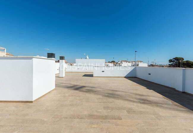 Cartagena'da Plaja Yürüme Mesafesinde Havuzlu Müstakil Villa 32