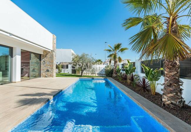 Cartagena'da Plaja Yürüme Mesafesinde Havuzlu Müstakil Villa 19