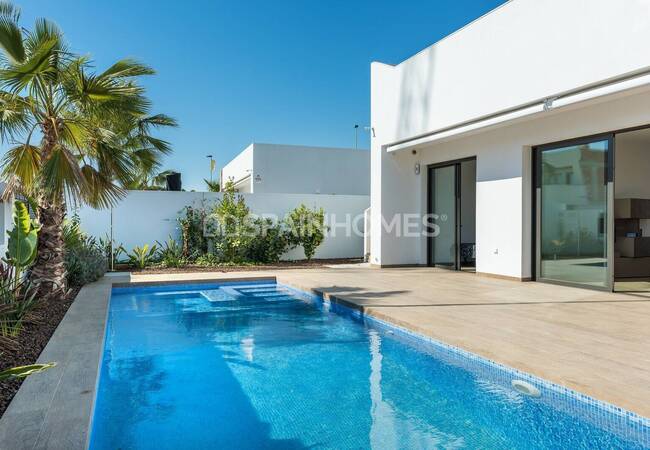 Cartagena'da Plaja Yürüme Mesafesinde Havuzlu Müstakil Villa 21