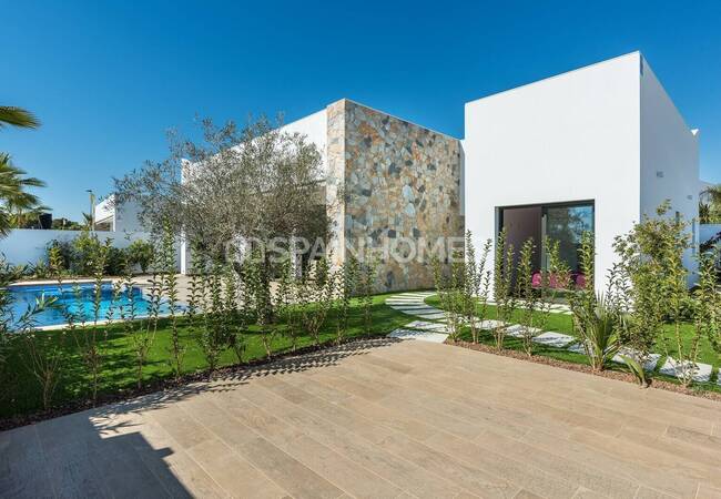 Cartagena'da Plaja Yürüme Mesafesinde Havuzlu Müstakil Villa 23