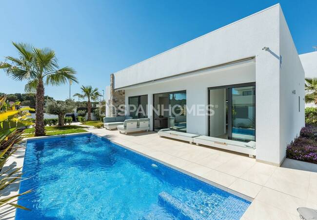 Cartagena'da Plaja Yürüme Mesafesinde Havuzlu Müstakil Villa 27