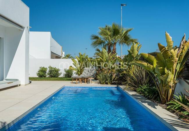 Cartagena'da Plaja Yürüme Mesafesinde Havuzlu Müstakil Villa 29