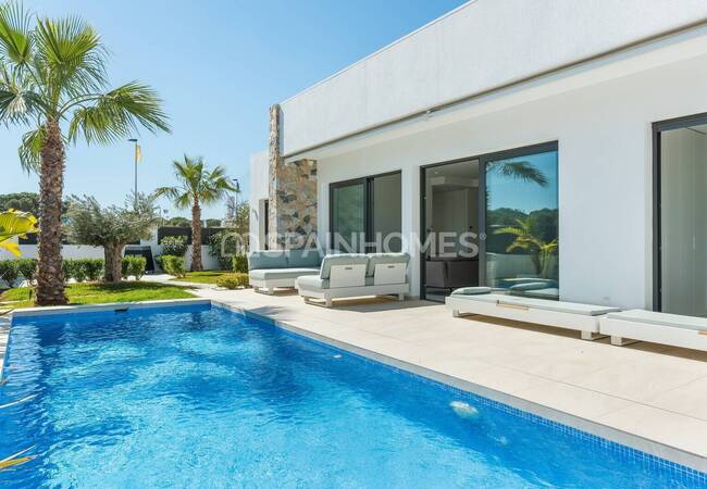 Cartagena'da Plaja Yürüme Mesafesinde Havuzlu Müstakil Villa 30