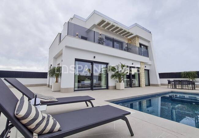 Torre Pacheco'da Prestijli Bir Sitede Modern Villalar 2