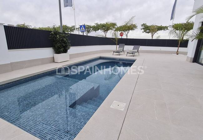 Torre Pacheco'da Prestijli Bir Sitede Modern Villalar 37