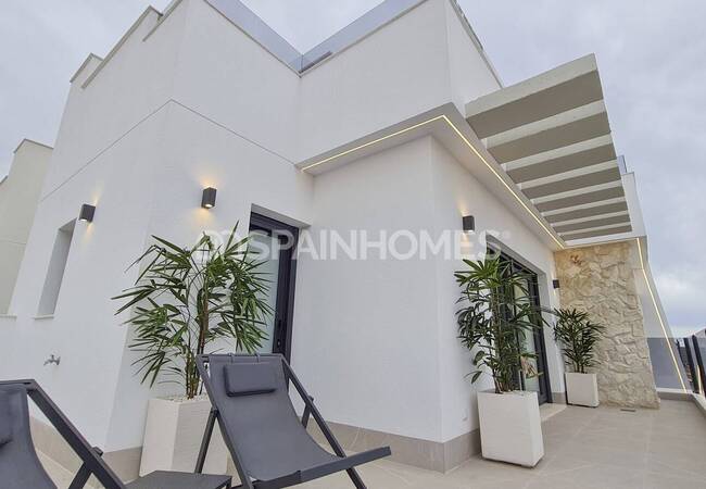 Torre Pacheco'da Prestijli Bir Sitede Modern Villalar 7