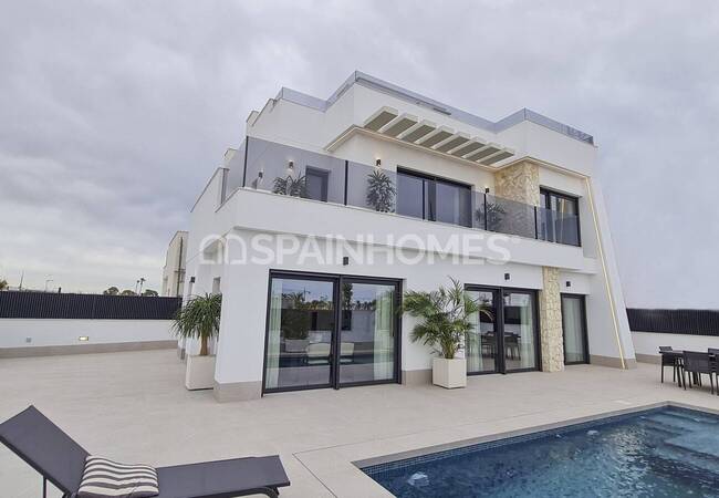 Torre Pacheco'da Prestijli Bir Sitede Modern Villalar 3