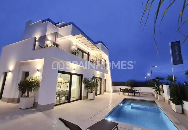 Torre Pacheco'da Prestijli Bir Sitede Modern Villalar 19