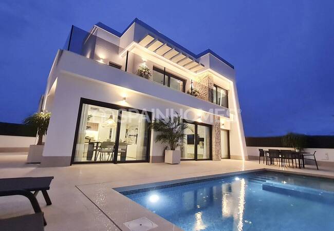 Torre Pacheco'da Prestijli Bir Sitede Modern Villalar 20