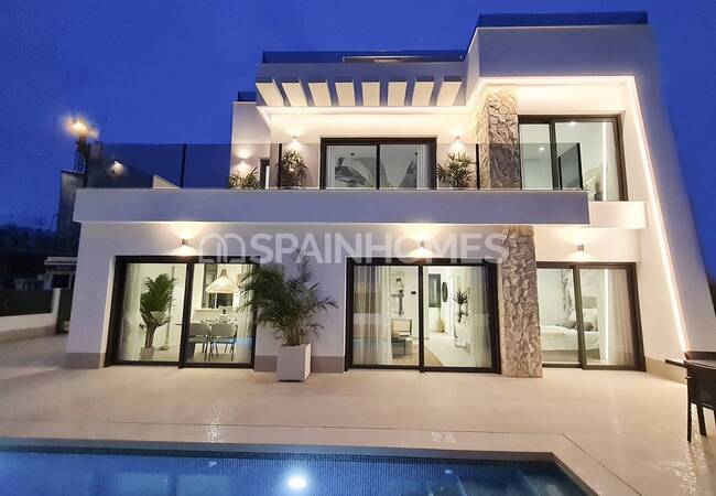 Torre Pacheco'da Prestijli Bir Sitede Modern Villalar 22