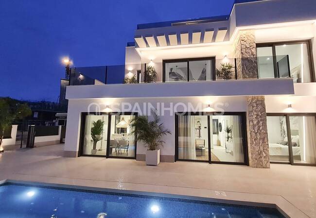 Torre Pacheco'da Prestijli Bir Sitede Modern Villalar 21