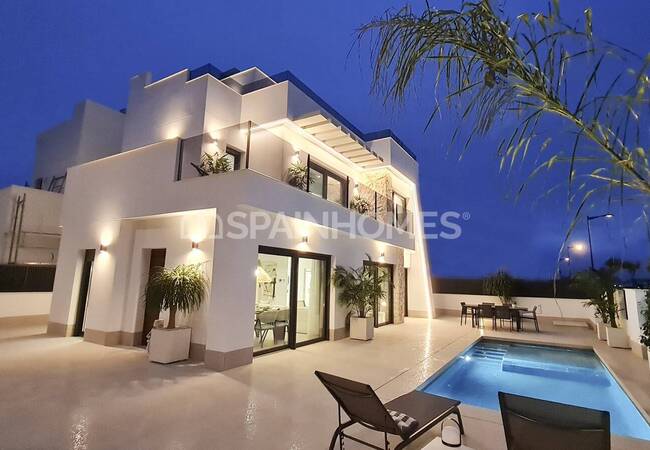 Torre Pacheco'da Prestijli Bir Sitede Modern Villalar 13